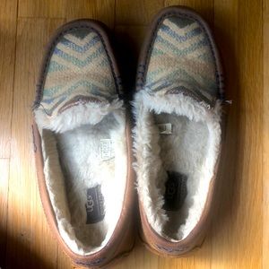 Ugg moccasin/slipper size 8